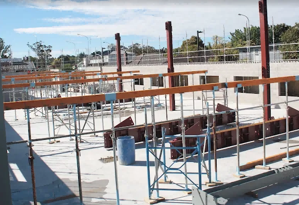 What materials are heavy duty shoring jacks made of?