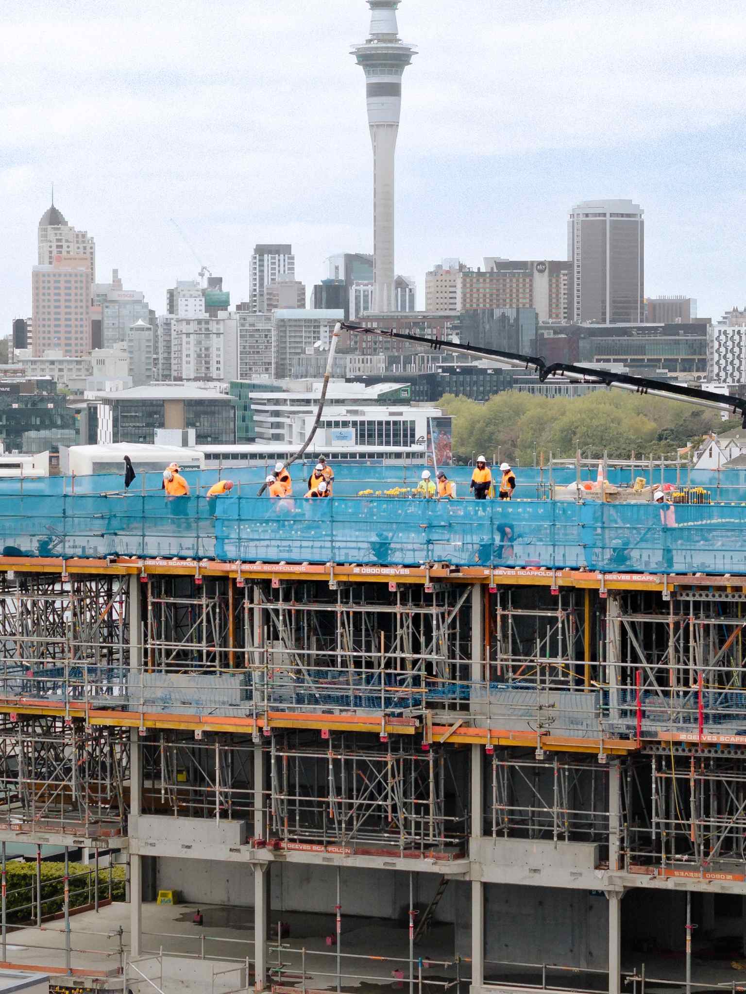 Understanding the Two Applications and Structural Requirements of Ringlock Scaffolding