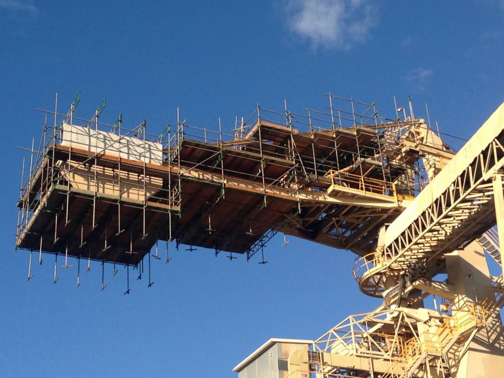 Cantilever External Scaffolding.jpg